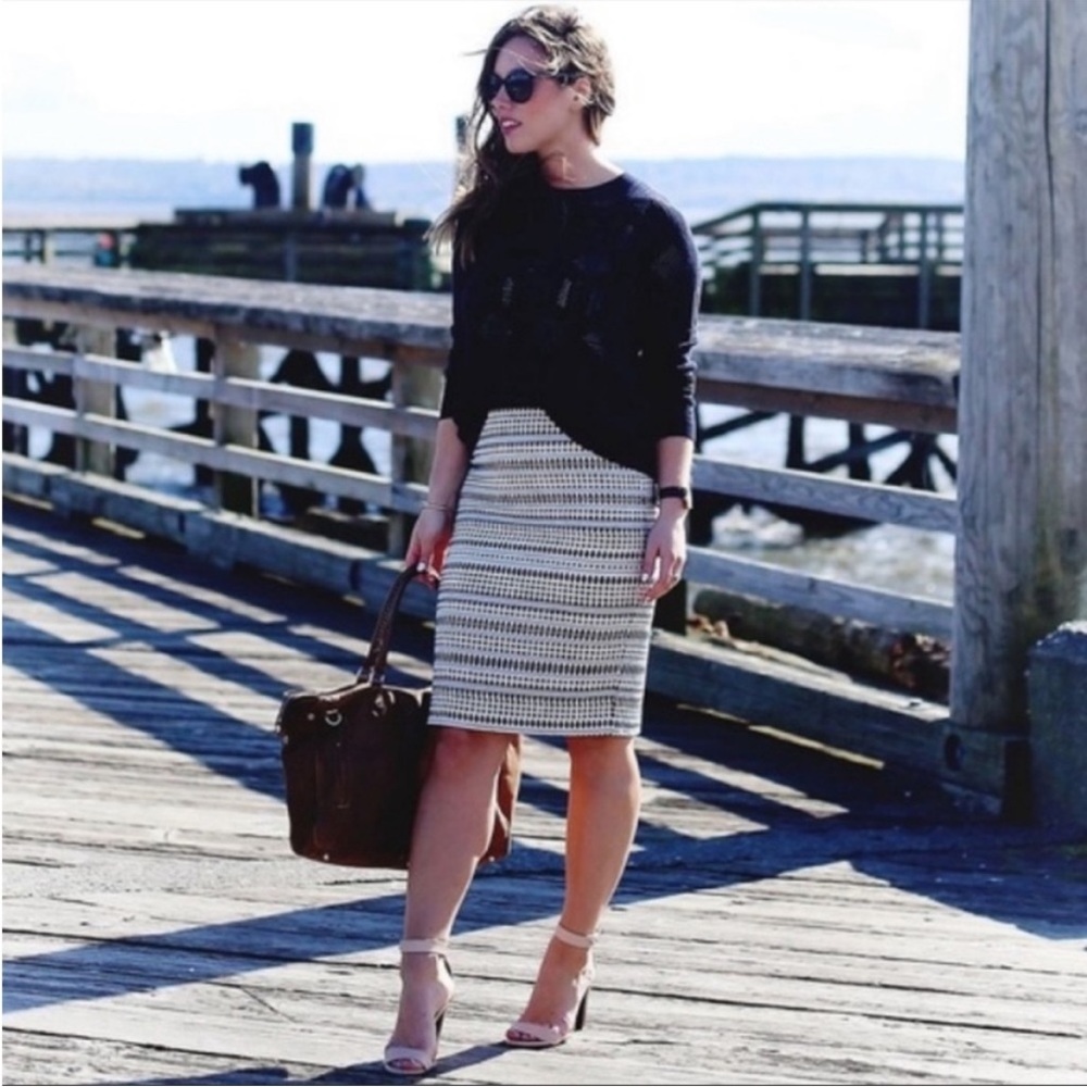 *NWT* LOFT Jacquard Pencil Skirt, Black & White Geometric Print - Picture 4 of 16
